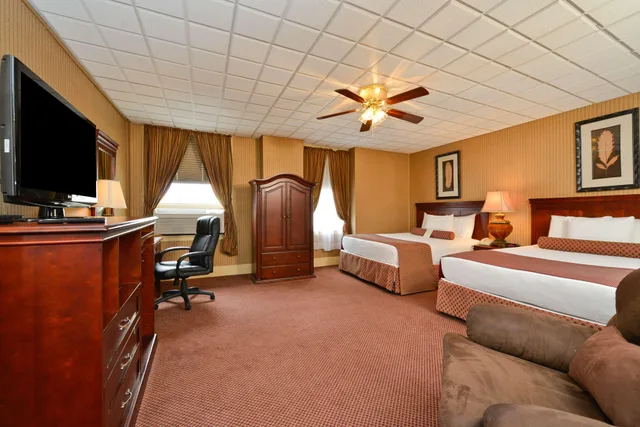 جناح بسريرين كوين، Genetti Hotel SureStay Collection By Best Western 3/7