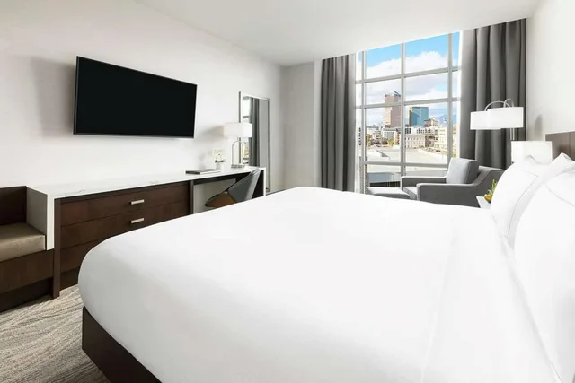 غرفة قياسية بسرير كينج، Doubletree By Hilton Tucson Downtown Convention Center 1/1