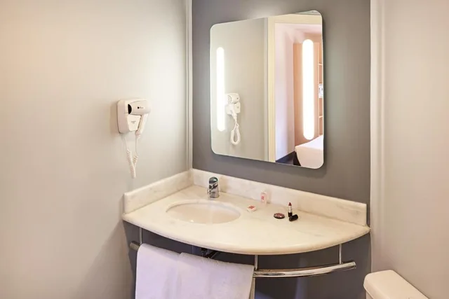Standard Room With 1 Double Size Bed And 1 Twin Bed, Sleeps Up To 3 Adults، ibis Foz do Iguacu 5/5