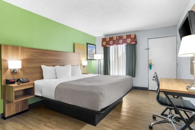 غرفة بسرير كينج لذوي الإعاقة، Quality Inn & Suites Greenville - Haywood Mall 1/5