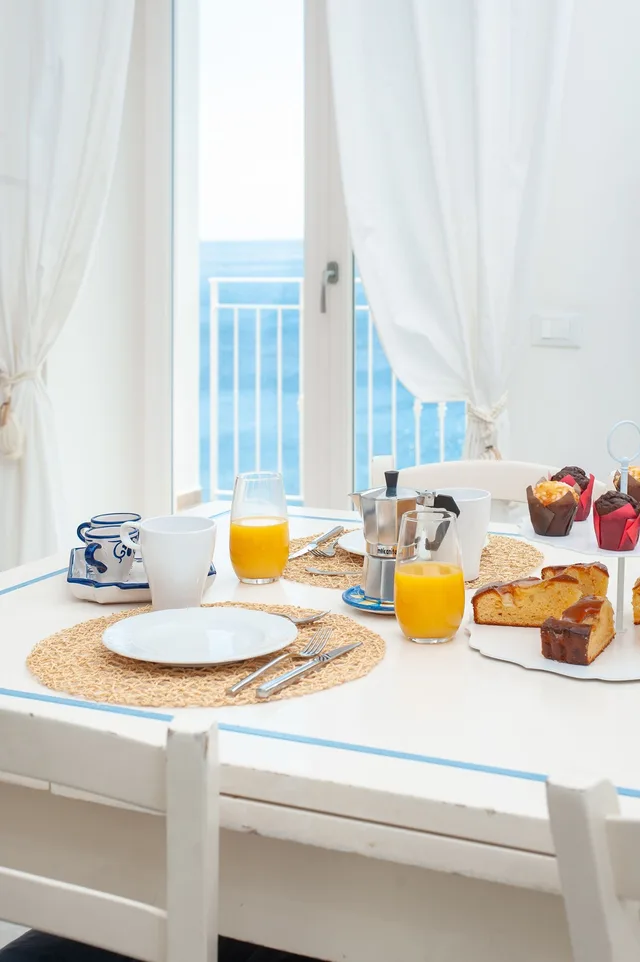 1 Bedroom, Apartment, 2 Double and Twin Beds, Sea View، Residence Due Torri 2/6