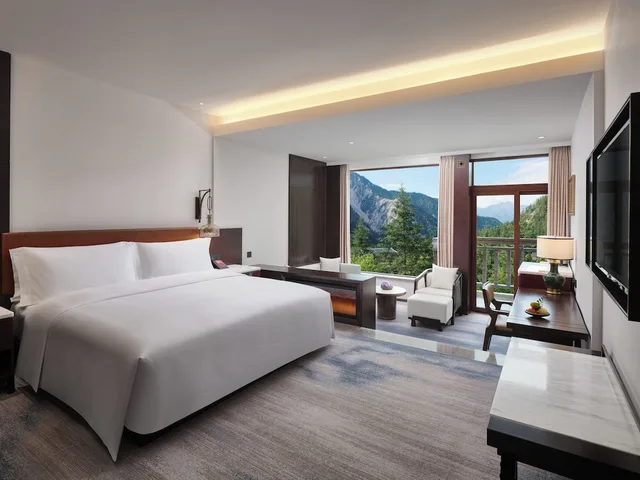 غرفة بريميوم بسرير كينج بشرفة مع دخول صالة النادي، Intercontinental Jiuzhai Paradise 1/10