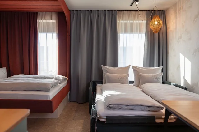Club, House, Twin Beds, Sofa، Cocoon Theresienwiese 7/10