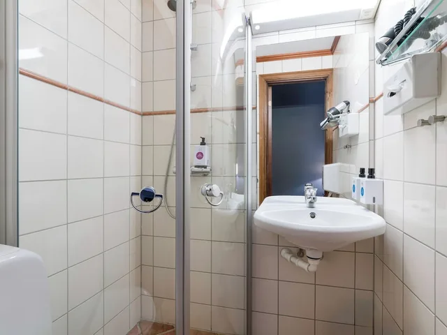 Renovated, Compact, Single, Single Bed, Old Building، Quality Hotel Grand Royal 5/6