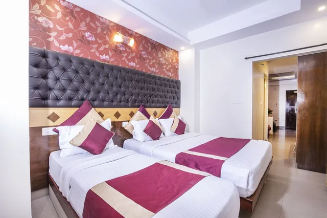 غرفة سوبيريور ثلاثية بسرير كوين وسرير فردي، AISHWARYA RESIDENCY 1/10