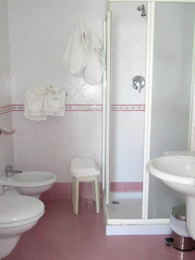 غرفة ثلاثية بشرفة، Hotel Monti 5/8