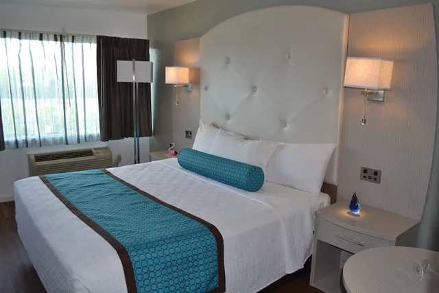 غرفة سوبيريور بسرير كينج بحمام خاص، The Freeport Inn and Marina 3/8