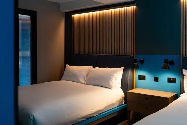 غرفة عائلية بسريرين كينج، Village Hotel Reading 3/8