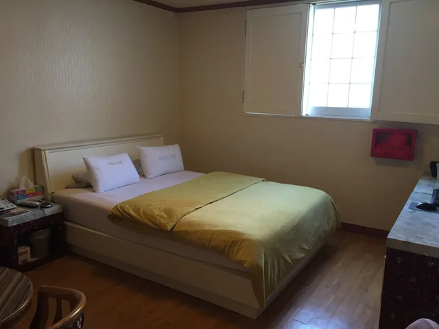 غرفة ديلوكس بسرير مزدوج يُسمح فيها بالحيوانات الأليفة، Prince Motel 1/9