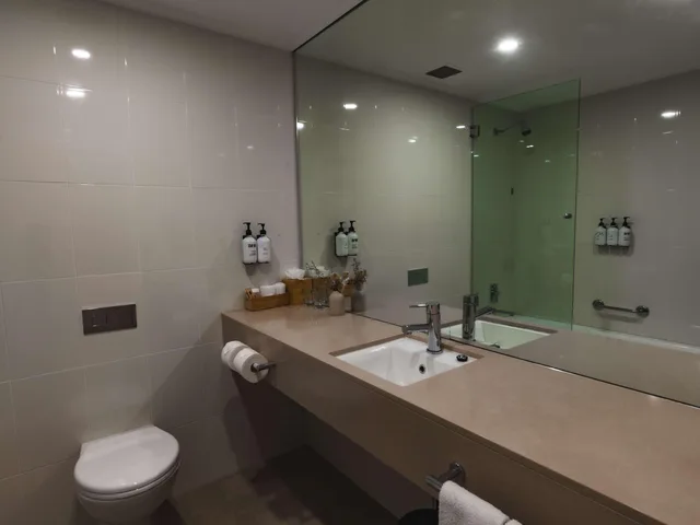غرفة ديلوكس بسرير كينج بإطلالة على البحيرة، Fairmont Resort Blue Mountains MGallery by Sofitel 2/2