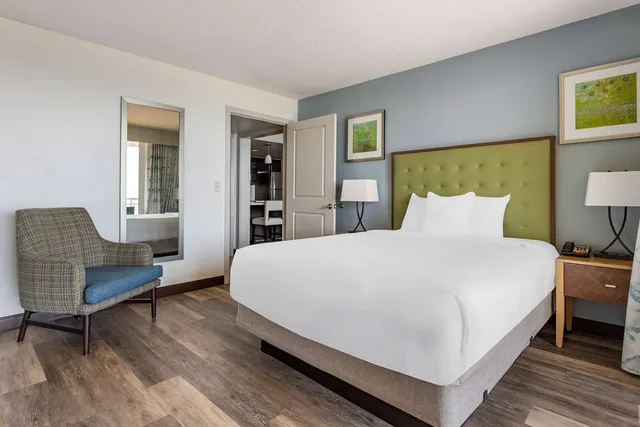 جناح بسرير كينج بإطلالة على البحر بغرفة نوم واحدة بحوض استحمام لذوي الإعاقة، Hilton Vacation Club Oceanaire Virginia Beach 2/3