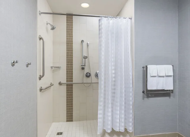 غرفة بسريرين كوين لذوي الإعاقة، Hyatt Place Canton 2/2
