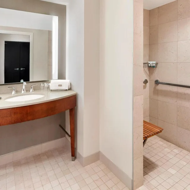Guest Room, King Bed, Club Floor, Concierge Level, Corner، The Westin Buckhead 8/8