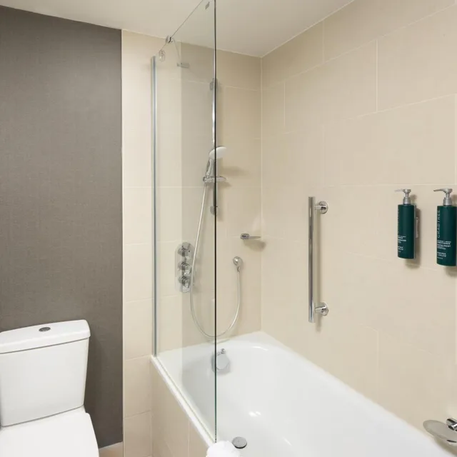غرفة سوبيريور بسرير كينج وسرير كوين، DoubleTree by Hilton Luxembourg 9/10