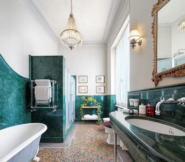 Serenissima, Suite, Queen Bed, Hotel Locarno 10/10