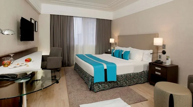 غرفة فاخرة بسرير كينج، Radisson Hotel Alphaville 6/10