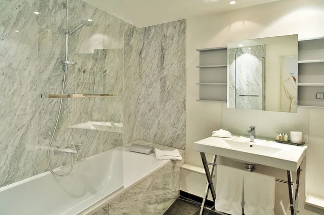 شقة ديلوكس بسرير مزدوج بإطلالة على المدينة بغرفة نوم واحدة مع أريكة، Montmartre Residence 4/6