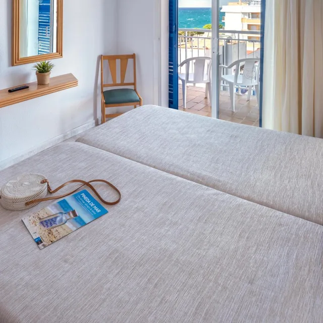 Room, Triple, Lateral Side Sea View، Sorrabona Hotel 4/6