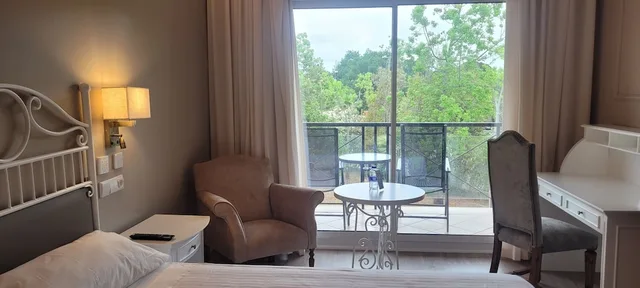 غرفة بثلاثة أسرّة بإطلالة على البحيرة بشرفة، Hotel Alicante Golf 4/7