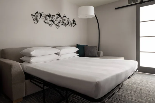 جناح جونيور بسرير كينج بإطلالة على المدينة مع أريكة، Vancouver Airport Marriott Hotel 2/10