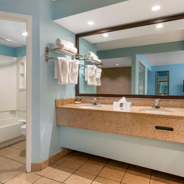 غرفة كبيرة بسرير كينج، Best Western Plus Myrtle Beach @ Intracoastal 4/4