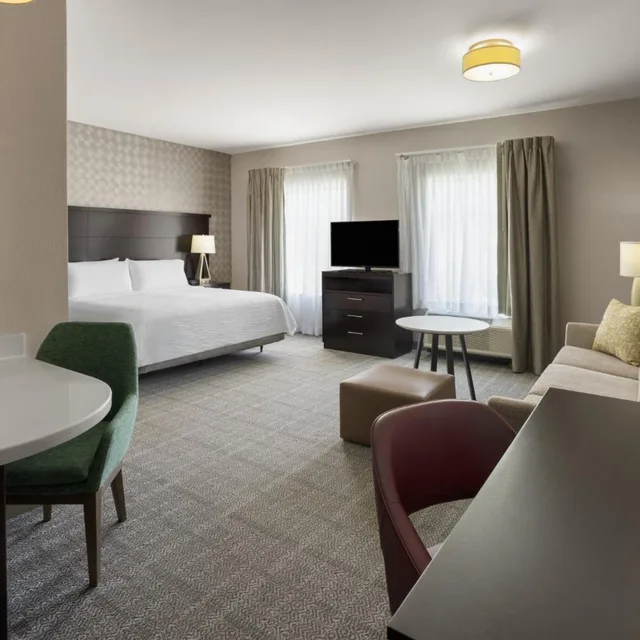 جناح استوديو بسرير كينج بحوض استحمام لذوي الإعاقة، STAYBRIDGE SUITES MIAMISBURG 2/5