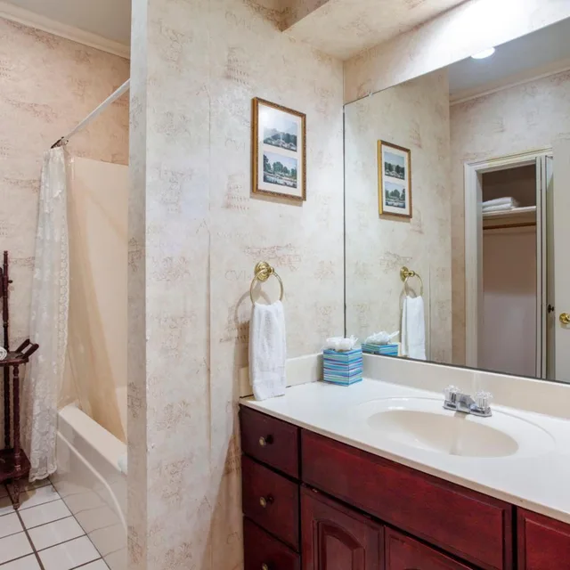 كوخ بغرفتي نوم، Edgewater Inn 5/6