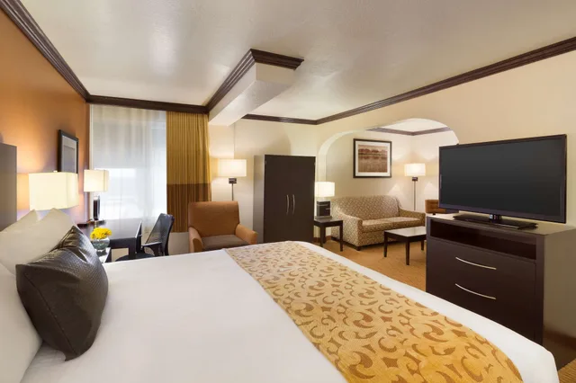 1 Bedroom, Suite, King Bed, Sofa, Park Inn By Radisson Salt Lake City Midvale 2/8