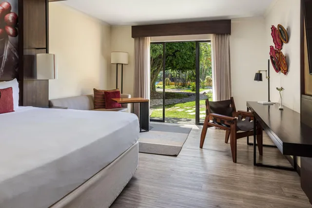 غرفة ديلوكس بسرير كينج وسرير كوين، Costa Rica Marriott Hotel Hacienda Belen 1/3