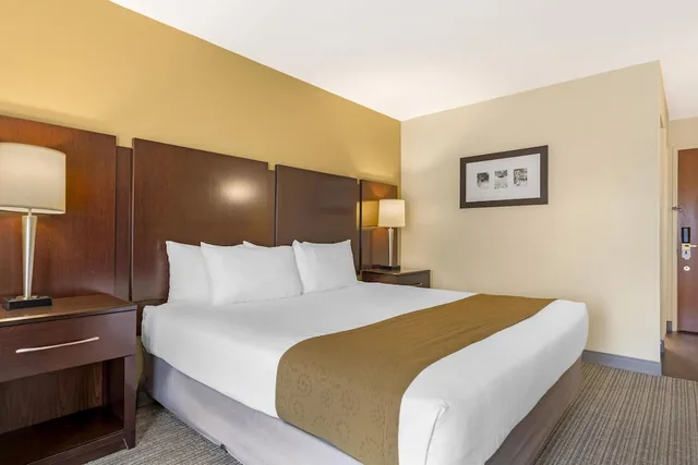 غرفة قياسية بسرير كوين لذوي الإعاقة، Best Western Plus Plaza by the Green 4/7