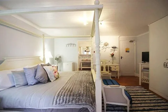 Royal, King Bed, Sofa, Inn Style Guesthouse 1/2