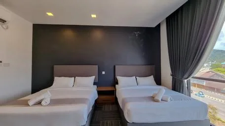 غرفة رباعية، WE Hotel 1/1