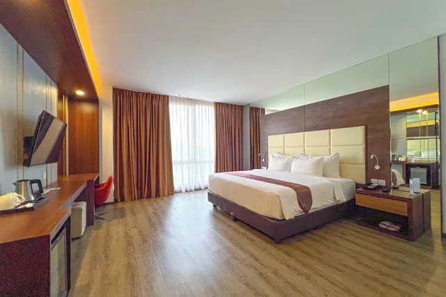 Deluxe, King Bed, Asialink Hotel By Prasanthi 5/10