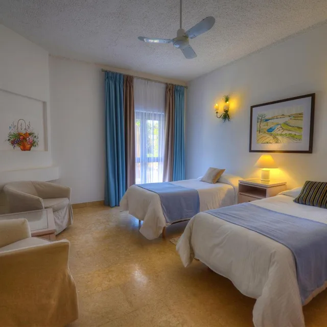 غرفة ثلاثية بسرير مزدوج، Hotel Ta Cenc and Spa 1/8