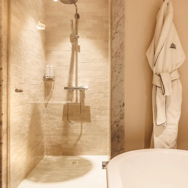 SUITE PRESTIGE Sea view CASTLE، Domaine de Locguenole & Spa 2/3