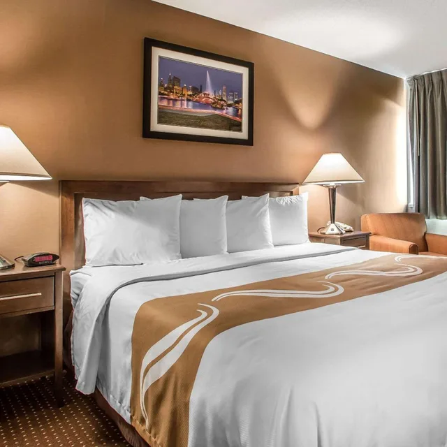 جناح بسرير كينج، Quality Inn Elgin I-90 2/2