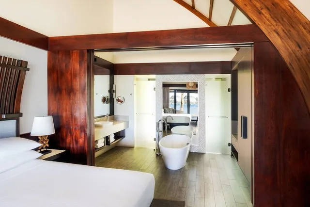 Duplex, Lagoon, Bure, King Bed, Balcony، Fiji Marriott Resort Momi Bay 2/4