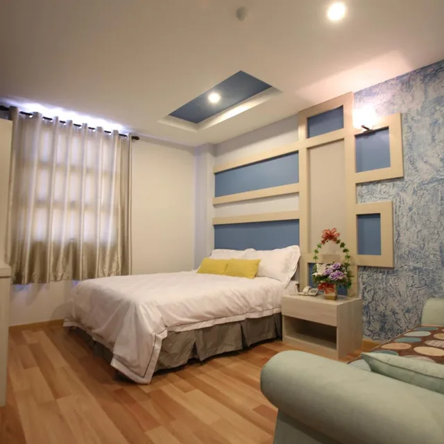 جناح، Sunshine Inn Plus 1/9