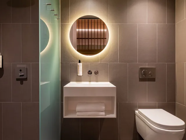 Cocoon, Family، Zedwell Piccadilly Circus 1/1