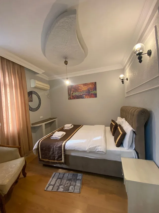 2 Bedrooms, Basement, Apartment, 1 Queen and 2 Queen Beds، Berce Hotel 3/10