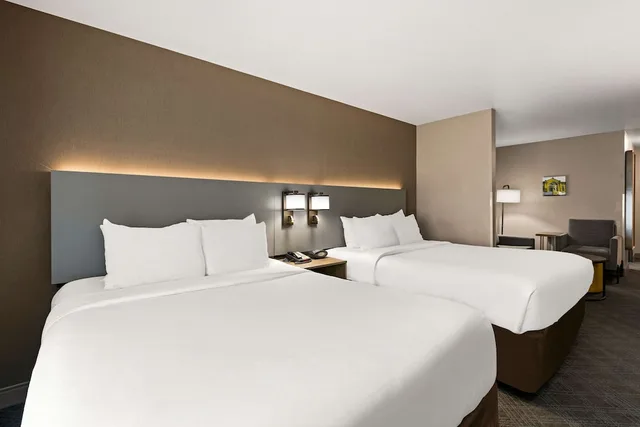 جناح بسريرين كوين مع أريكة لذوي الإعاقة، Comfort Suites Hudson I-94 Hudson WI 2/3