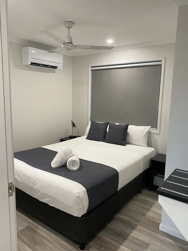 3 Bedrooms, Cabin, 2 Bunk Beds, 2 Queen Beds, BIG4 Breeze Holiday Park Rainbow Beach 1/9