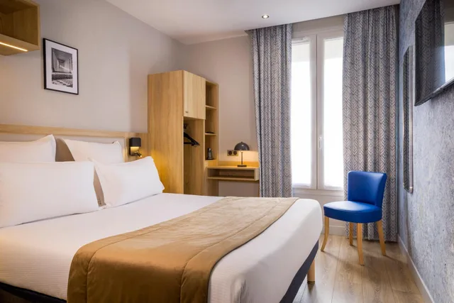 غرفة سوبيريور بسرير كوين، HOTEL CHARLEMAGNE 1/2