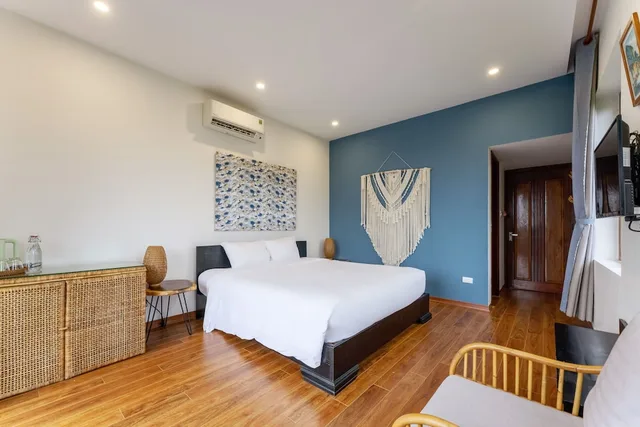 غرفة ديلوكس بسرير كينج بإطلالة على المسبح، New Sunshine Homestay 7/10