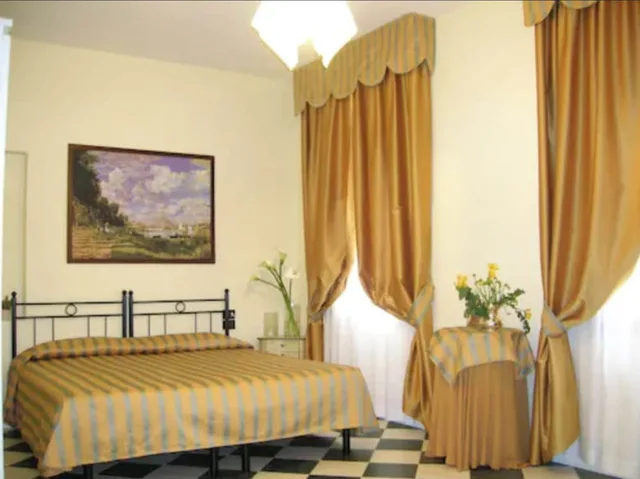 غرفة ثلاثية بسرير مزدوج وسرير فردي، HOTEL AGLI ARTISTI 3/6
