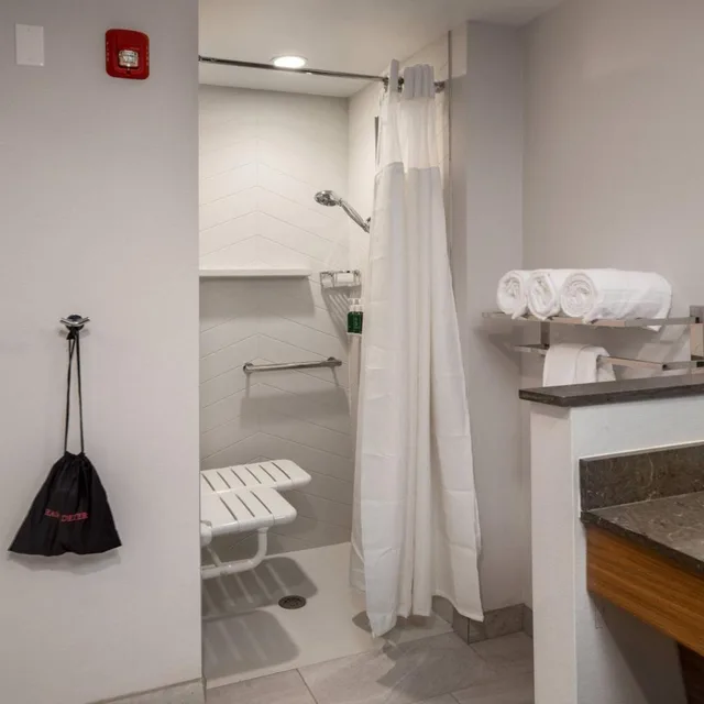غرفة بسرير كينج، Fairfield Inn Suites Little Rock Airport 5/9
