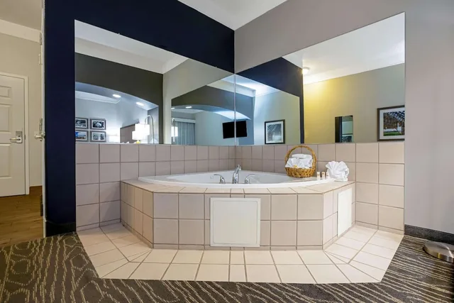 جناح استوديو ديلوكس بسرير كينج لذوي الإعاقة، La Quinta Inn Suites Manteca Ripon 1/2