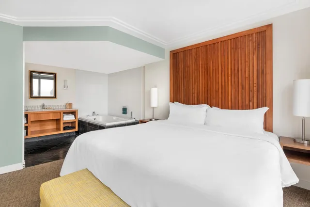 1 Bedroom, Suite, 2 Bathrooms, Embarc Vancouver 5/10