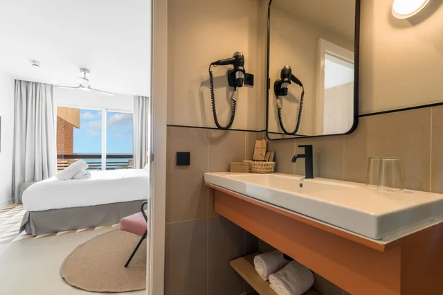 غرفة سوبيريور بسرير كوين بإطلالة على البحر، Akquaaa Boutique Hotel 9/9