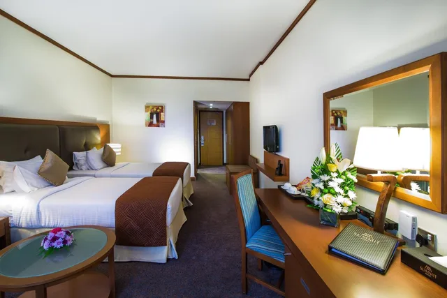 غرفة عائلية بسرير فردي، Landmark Summit Hotel 2/5
